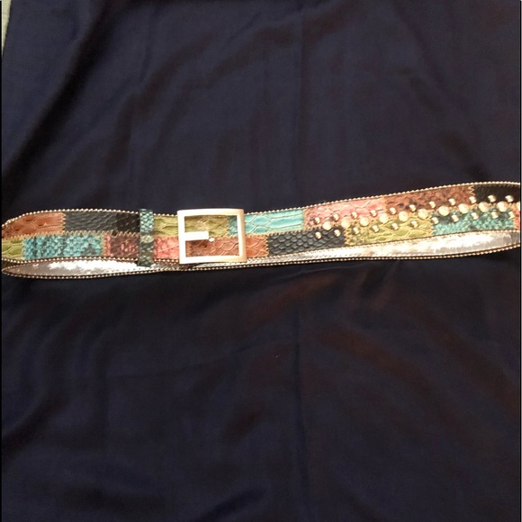 BEAUTIFUL GUESS MULTI COLOR METALLIC WOMENS BELT - Picture 2 of 4